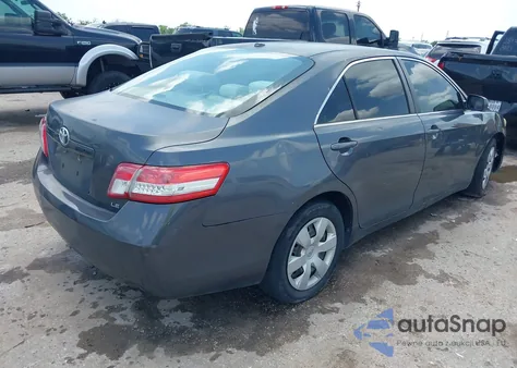 2010 Toyota Camry Le z USA, uszkodzony, nr VIN 4T1BF3EK5AU033049